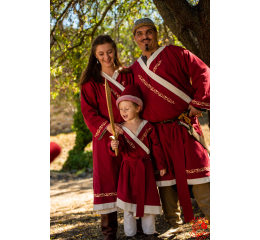 Szervető – Kun ornamentikával díszített történelmi köntös
